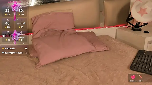 Mis  lola online show from December 4, 11:24 pm