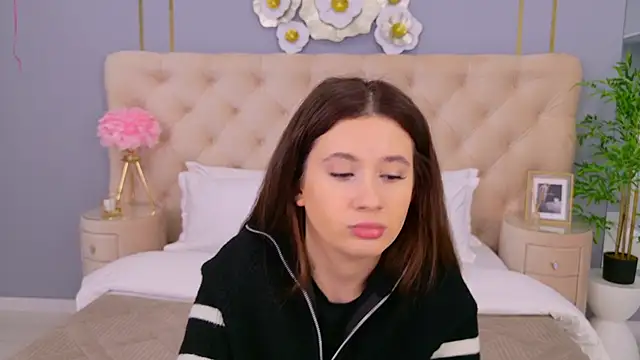 milaleoneli online show from February 18, 12:39 pm