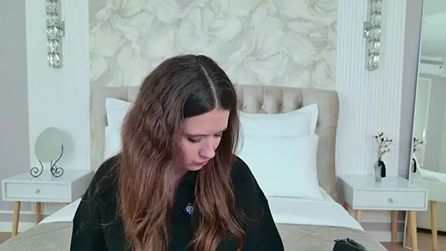 milaleoneli online show from September 24, 3:04 pm