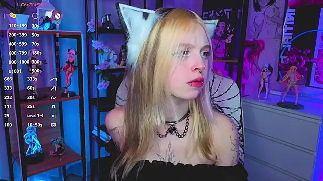 HildaEvatt online show from October 17, 5:04 pm