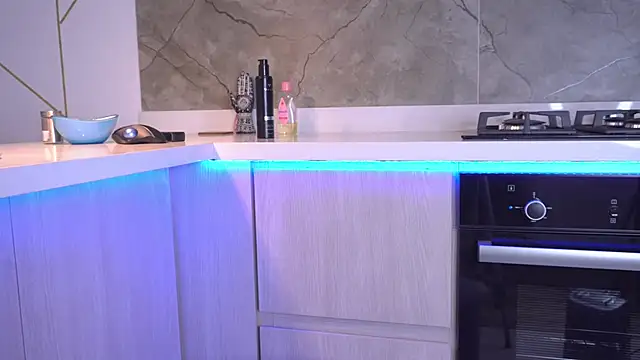 Snapshot of b3llaspringg chatting on February 22, 1:44 am b3llaspringg online show from February 22, 1:44 am