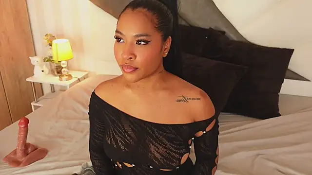 IzzyyBeelmonth online show from December 29, 1:45 am