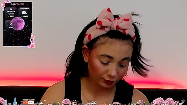 Snapshot of AveryWillow chatting on February 6, 1:43 pm AveryWillow online show from February 6, 1:43 pm