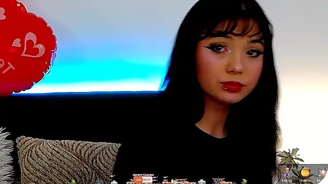 Snapshot of AveryWillow chatting on February 23, 8:49 am AveryWillow online show from February 23, 8:49 am