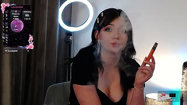 Snapshot of AveryWillow chatting on February 27, 4:21 pm AveryWillow online show from February 27, 4:21 pm