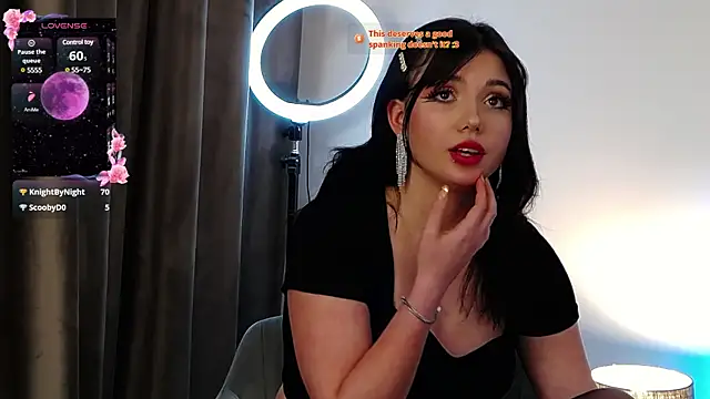 Snapshot of AveryWillow chatting on February 27, 7:26 pm AveryWillow online show from February 27, 7:26 pm