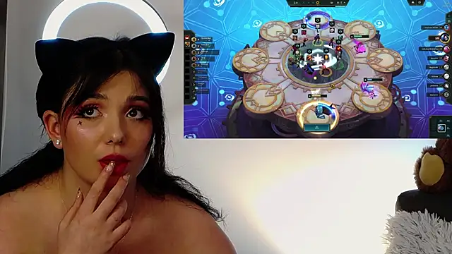 Snapshot of AveryWillow chatting on March 1, 12:17 am AveryWillow online show from March 1, 12:17 am