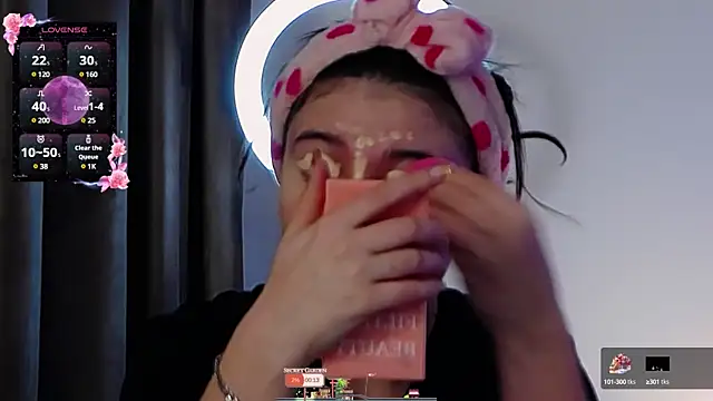 Snapshot of AveryWillow chatting on March 3, 1:31 pm AveryWillow online show from March 3, 1:31 pm