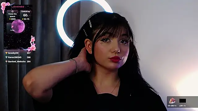 Snapshot of AveryWillow chatting on March 5, 9:04 pm AveryWillow online show from March 5, 9:04 pm