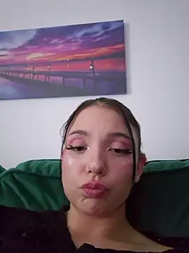 Snapshot of AveryWillow chatting on September 16, 11:11 am AveryWillow online show from September 16, 11:11 am