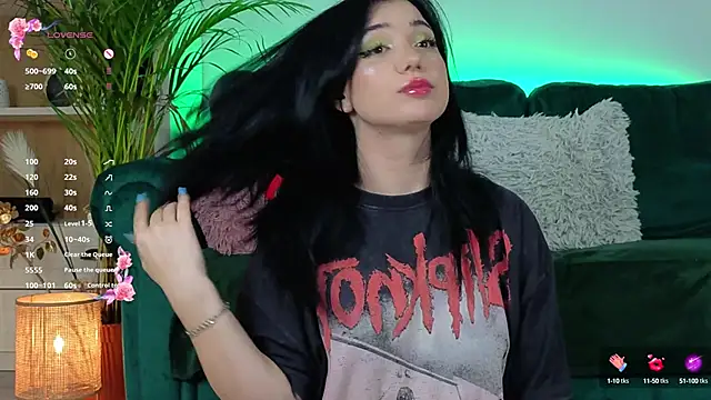 Snapshot of AveryWillow chatting on September 22, 1:02 pm AveryWillow online show from September 22, 1:02 pm