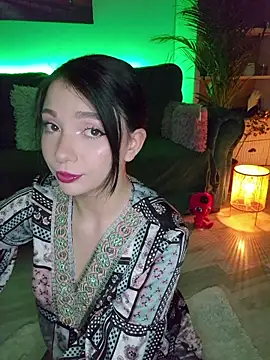 Snapshot of AveryWillow chatting on September 28, 3:56 am AveryWillow online show from September 28, 3:56 am