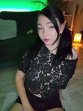 Snapshot of AveryWillow chatting on September 28, 4:01 pm AveryWillow online show from September 28, 4:01 pm