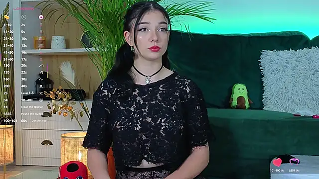 Snapshot of AveryWillow chatting on October 16, 3:07 am AveryWillow online show from October 16, 3:07 am