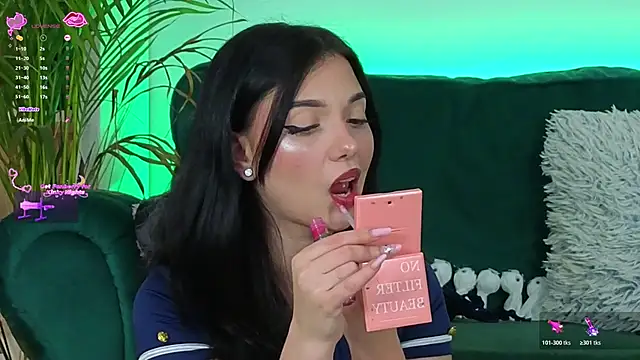 Snapshot of AveryWillow chatting on November 13, 3:55 pm AveryWillow online show from November 13, 3:55 pm