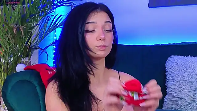 Snapshot of AveryWillow chatting on December 1, 8:25 pm AveryWillow online show from December 1, 8:25 pm