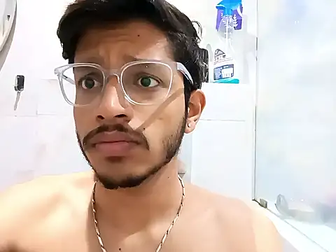 Snapshot of skinnyyyyyyyyy chatting on February 20, 3:01 am skinnyyyyyyyyy online show from February 20, 3:01 am