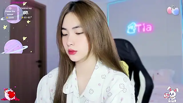 CelestiaWang online show from September 18, 12:18 pm