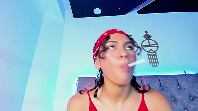 Snapshot of MiaCavallii_ chatting on December 28, 9:09 am MiaCavallii online show from December 28, 9:09 am