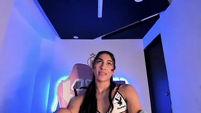 Snapshot of MiaCavallii_ chatting on March 19, 9:17 am MiaCavallii online show from March 19, 9:17 am