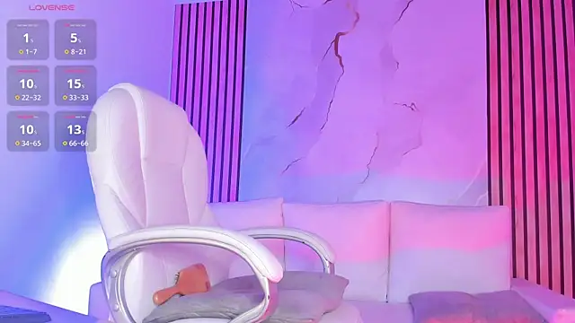 Snapshot of MiaCavallii_ chatting on September 18, 4:03 am MiaCavallii online show from September 18, 4:03 am