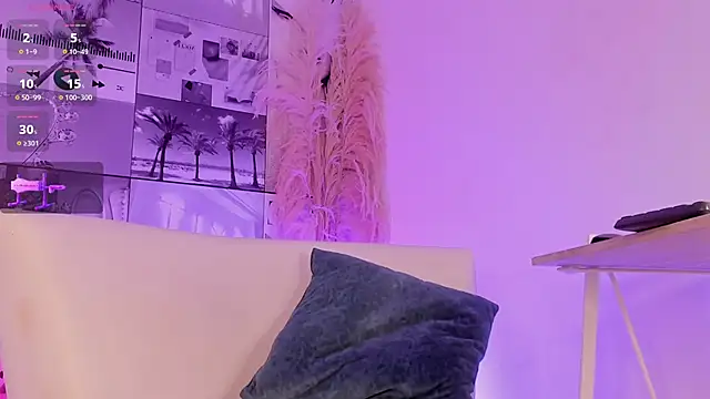 Snapshot of MiaCavallii_ chatting on October 11, 3:06 am MiaCavallii online show from October 11, 3:06 am