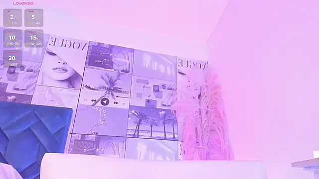 Snapshot of MiaCavallii_ chatting on October 12, 4:11 am MiaCavallii online show from October 12, 4:11 am