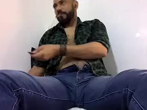 Snapshot of bruce_bigg chatting on February 6, 10:43 pm bruce bigg online show from February 6, 10:43 pm