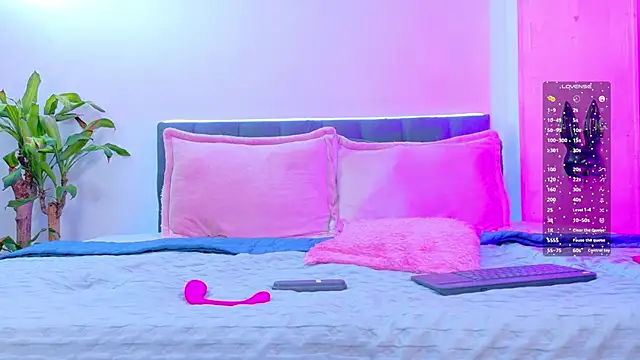 Snapshot of Rouse_Hilton chatting on September 10, 6:41 pm Rouse Hilton online show from September 10, 6:41 pm