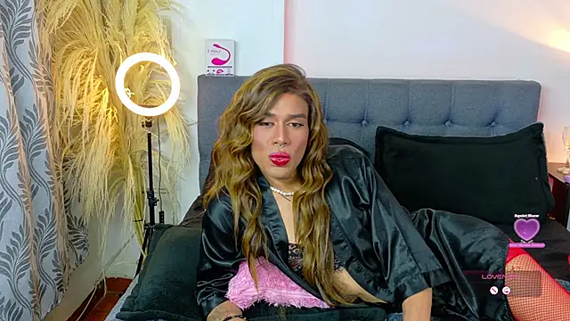 Snapshot of Rouse_Hilton chatting on November 4, 1:16 am Rouse Hilton online show from November 4, 1:16 am