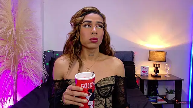 Snapshot of Rouse_Hilton chatting on November 12, 11:03 pm Rouse Hilton online show from November 12, 11:03 pm