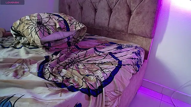 Snapshot of AMBER_LOVE22 chatting on December 9, 9:58 pm AMBER LOVE22 online show from December 9, 9:58 pm