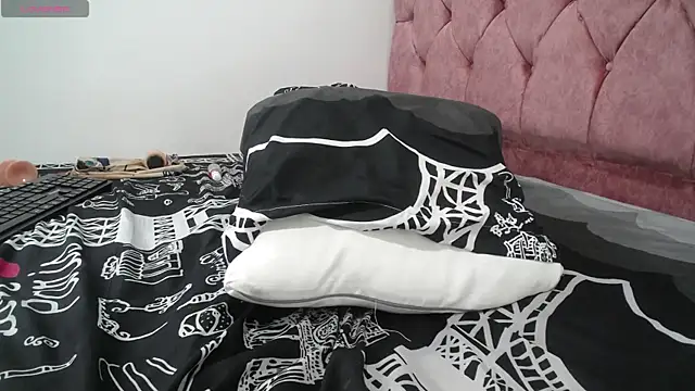 Snapshot of AMBER_LOVE22 chatting on January 4, 6:30 pm AMBER LOVE22 online show from January 4, 6:30 pm