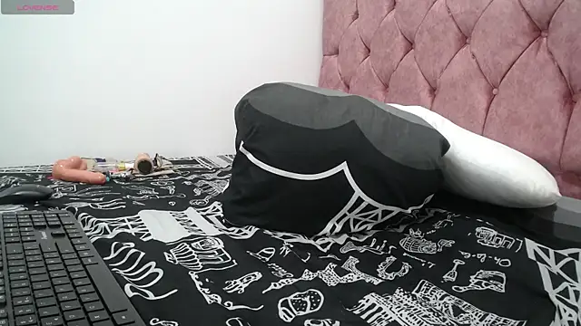 Snapshot of AMBER_LOVE22 chatting on January 6, 10:05 pm AMBER LOVE22 online show from January 6, 10:05 pm