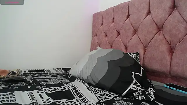 Snapshot of AMBER_LOVE22 chatting on January 9, 8:11 pm AMBER LOVE22 online show from January 9, 8:11 pm