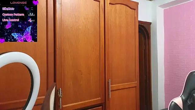 Snapshot of abigail_monore_ chatting on January 7, 12:13 am abigail monore online show from January 7, 12:13 am