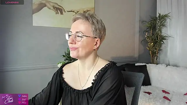 Nika Smit online show from February 14, 2:33 pm