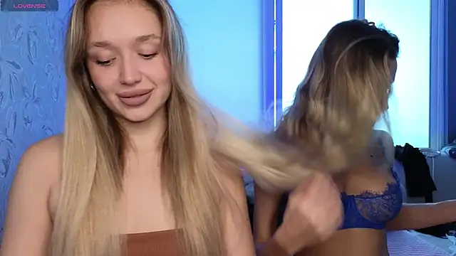 Snapshot of Megan_Kira chatting on November 7, 7:30 am Megan Kira online show from November 7, 7:30 am