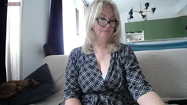Snapshot of Blond_Woman chatting on January 27, 11:32 am Blond Woman online show from January 27, 11:32 am