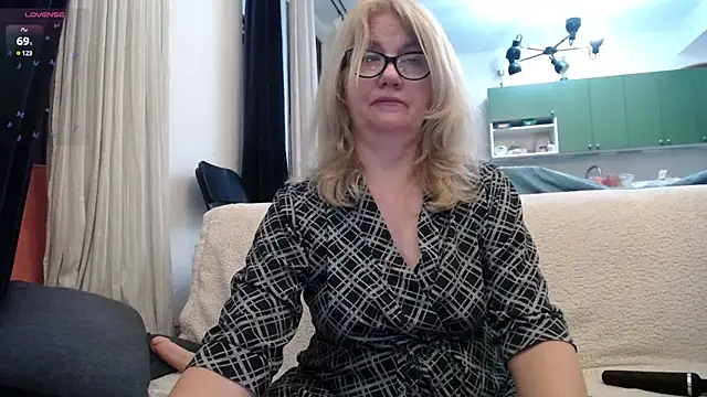Snapshot of Blond_Woman chatting on January 28, 9:19 pm Blond Woman online show from January 28, 9:19 pm