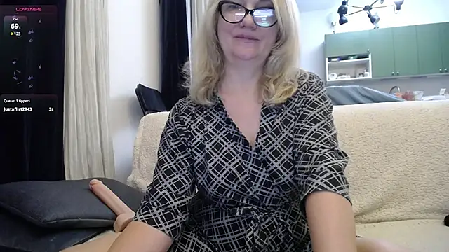 Snapshot of Blond_Woman chatting on January 29, 12:22 am Blond Woman online show from January 29, 12:22 am