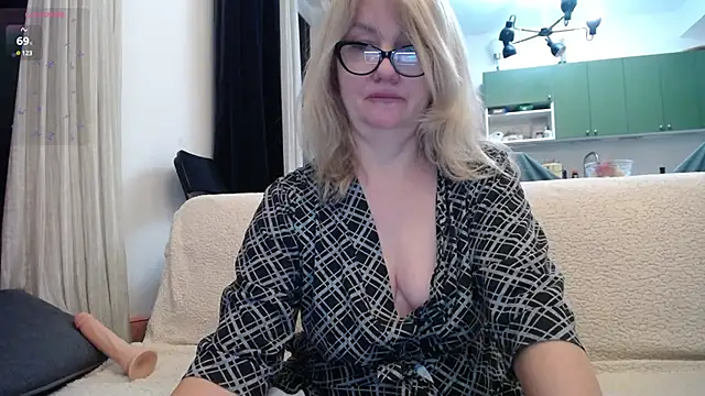 Snapshot of Blond_Woman chatting on January 29, 9:39 pm Blond Woman online show from January 29, 9:39 pm