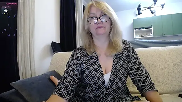 Snapshot of Blond_Woman chatting on January 31, 9:16 pm Blond Woman online show from January 31, 9:16 pm