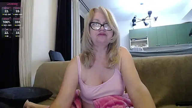 Snapshot of Blond_Woman chatting on February 8, 1:54 am Blond Woman online show from February 8, 1:54 am
