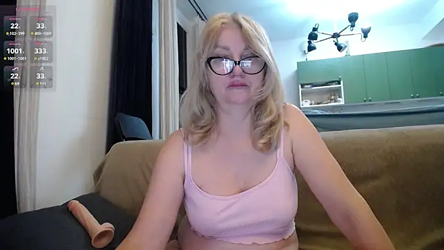 Snapshot of Blond_Woman chatting on February 15, 8:43 pm Blond Woman online show from February 15, 8:43 pm