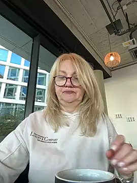 Snapshot of Blond_Woman chatting on March 18, 1:42 pm Blond Woman online show from March 18, 1:42 pm