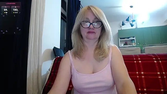 Snapshot of Blond_Woman chatting on March 20, 9:13 pm Blond Woman online show from March 20, 9:13 pm