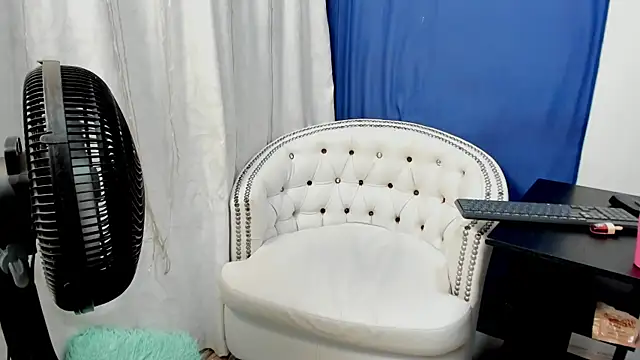 Snapshot of Analia18_ chatting on January 14, 5:56 pm Analia18 online show from January 14, 5:56 pm