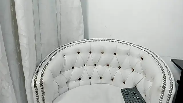 Snapshot of Analia18_ chatting on February 26, 12:58 pm Analia18 online show from February 26, 12:58 pm