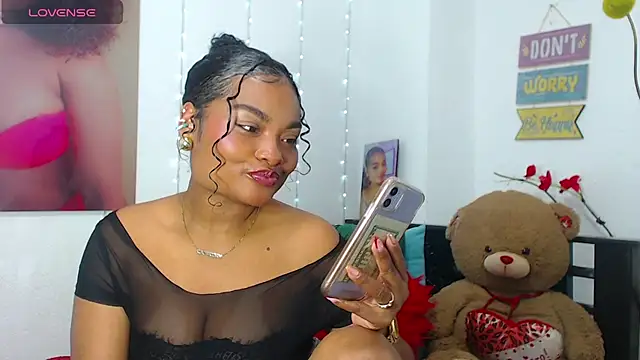 Snapshot of gianna_smith chatting on December 21, 10:08 pm gianna smith online show from December 21, 10:08 pm